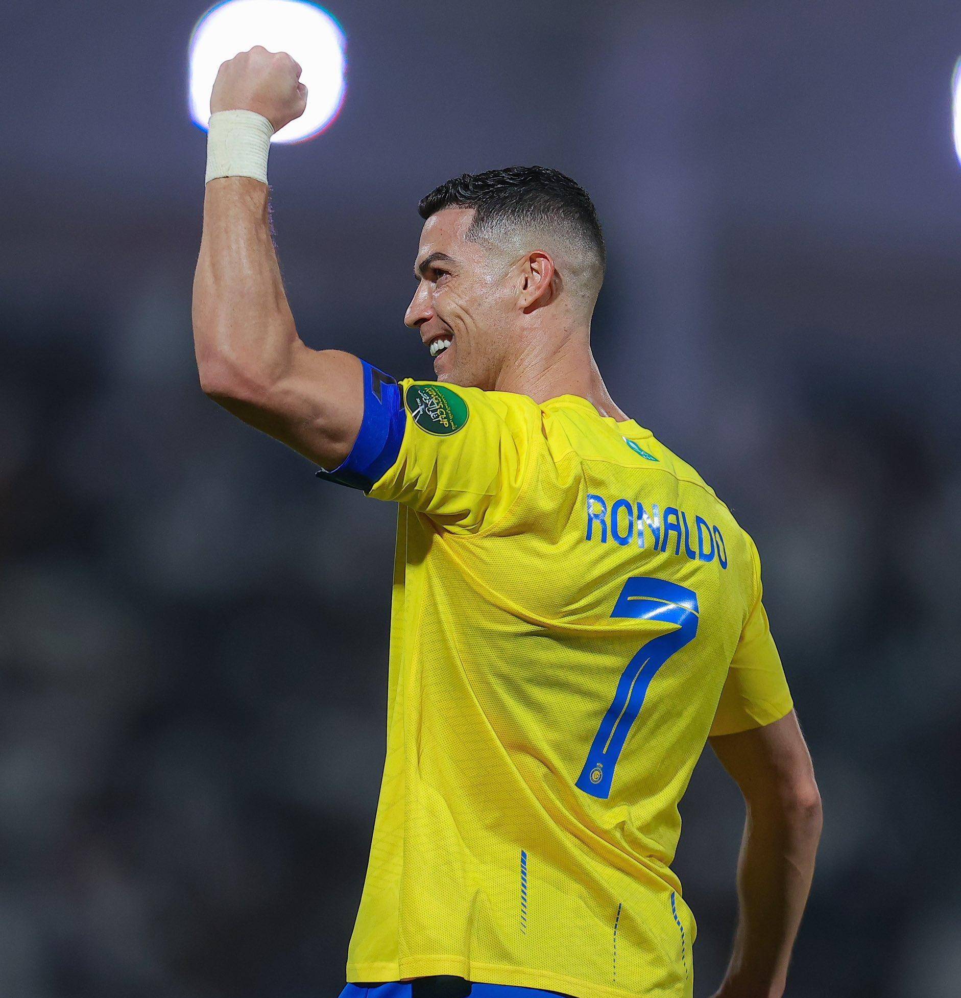 记者：热刺、曼联、拜仁等队有意扬-迪奥曼德，莱比锡要1亿欧