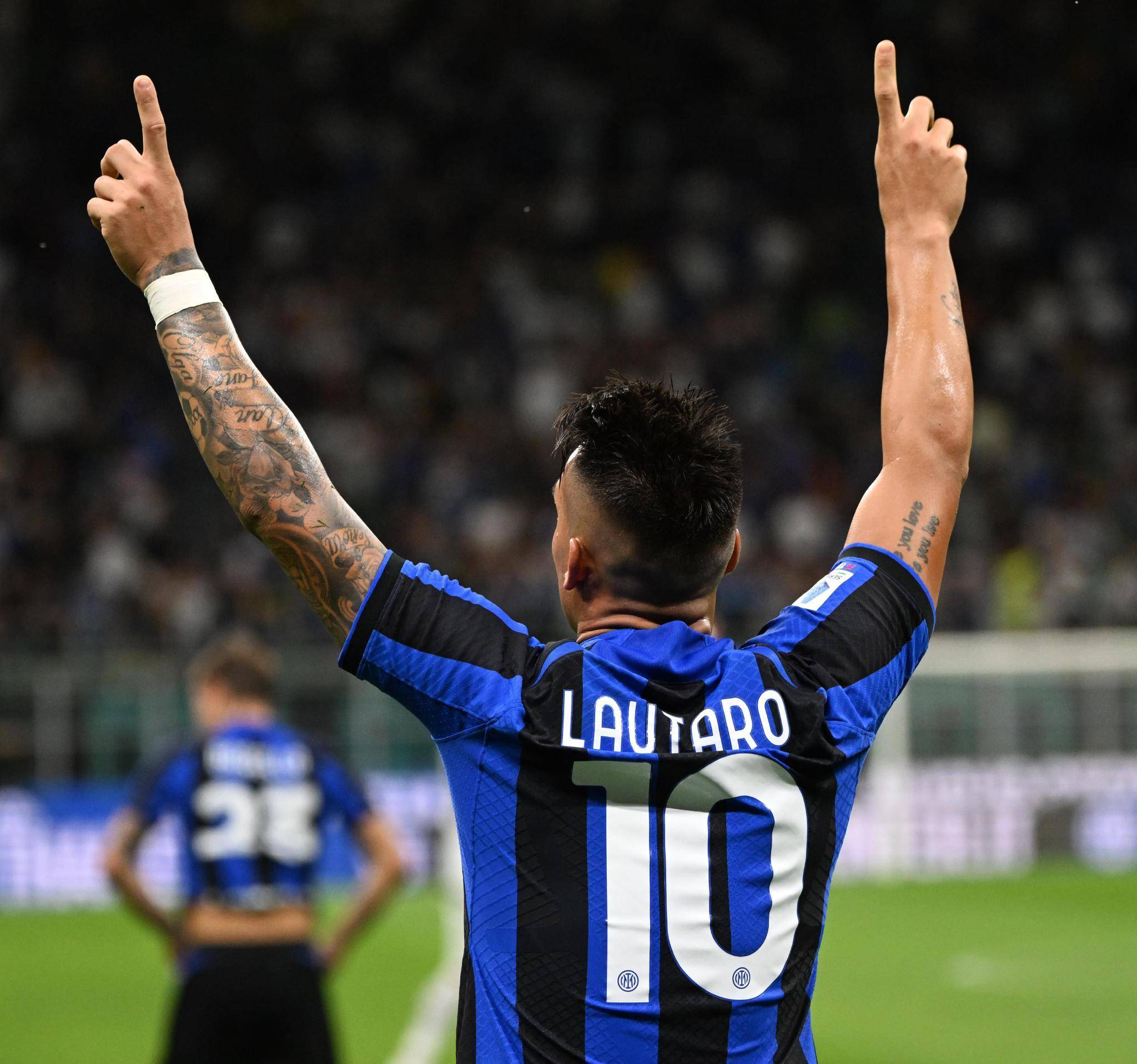 安东：吉拉西真的很想进球，我们队友也会帮助他