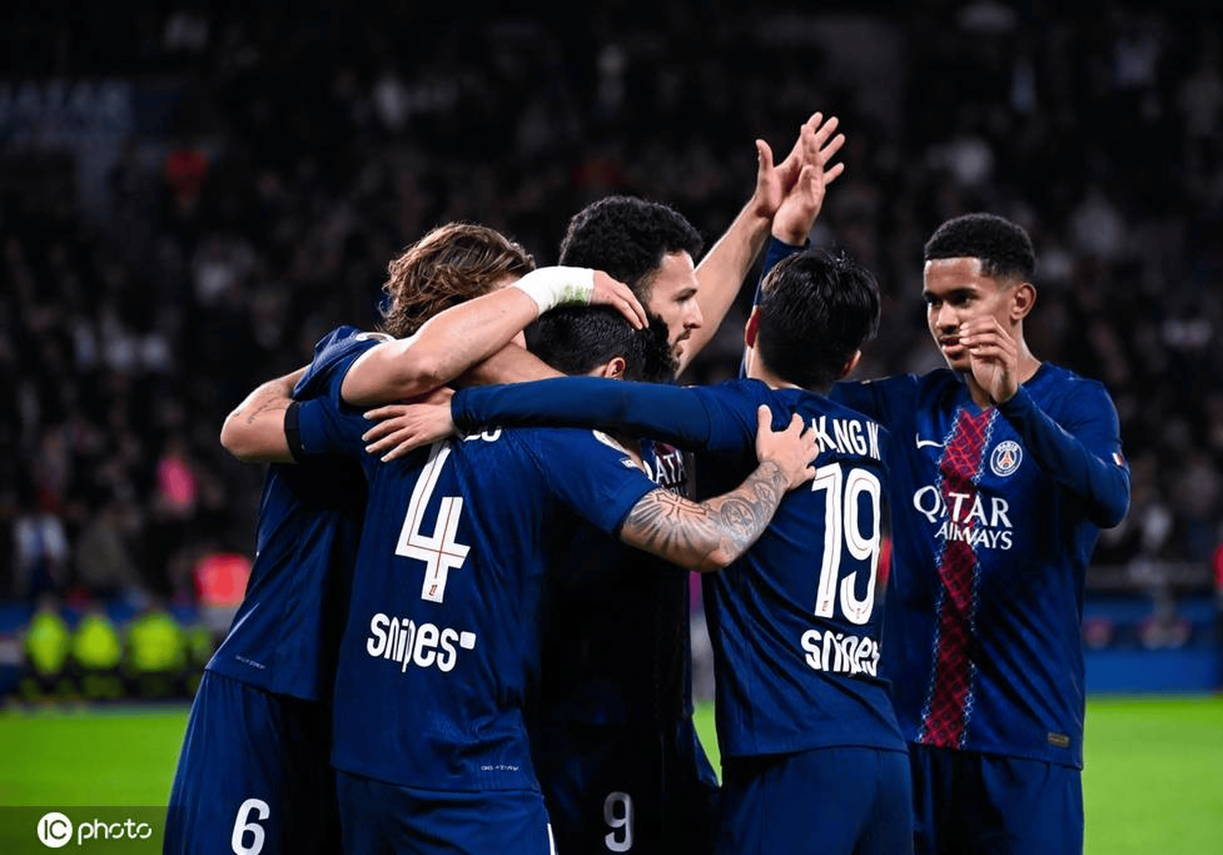 自3年前的利物浦以来，首次有球队单场英超两球均来自乌龙球