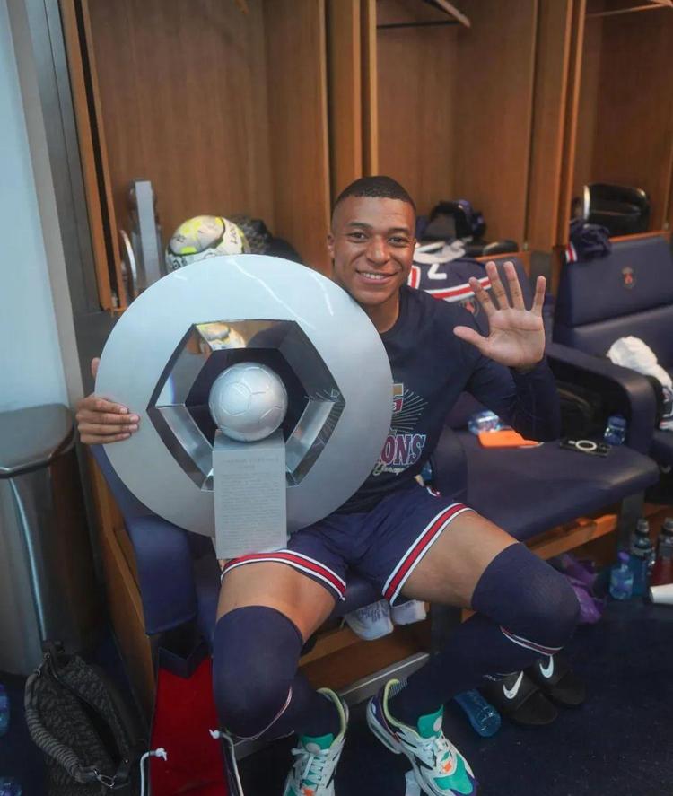 保罗：詹姆斯本应获得7个MVP，还有DPOY，他行事方式不受人们欢迎